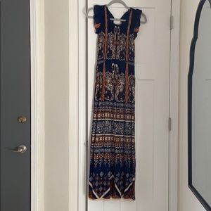 Sleevless patterend maxi dress!